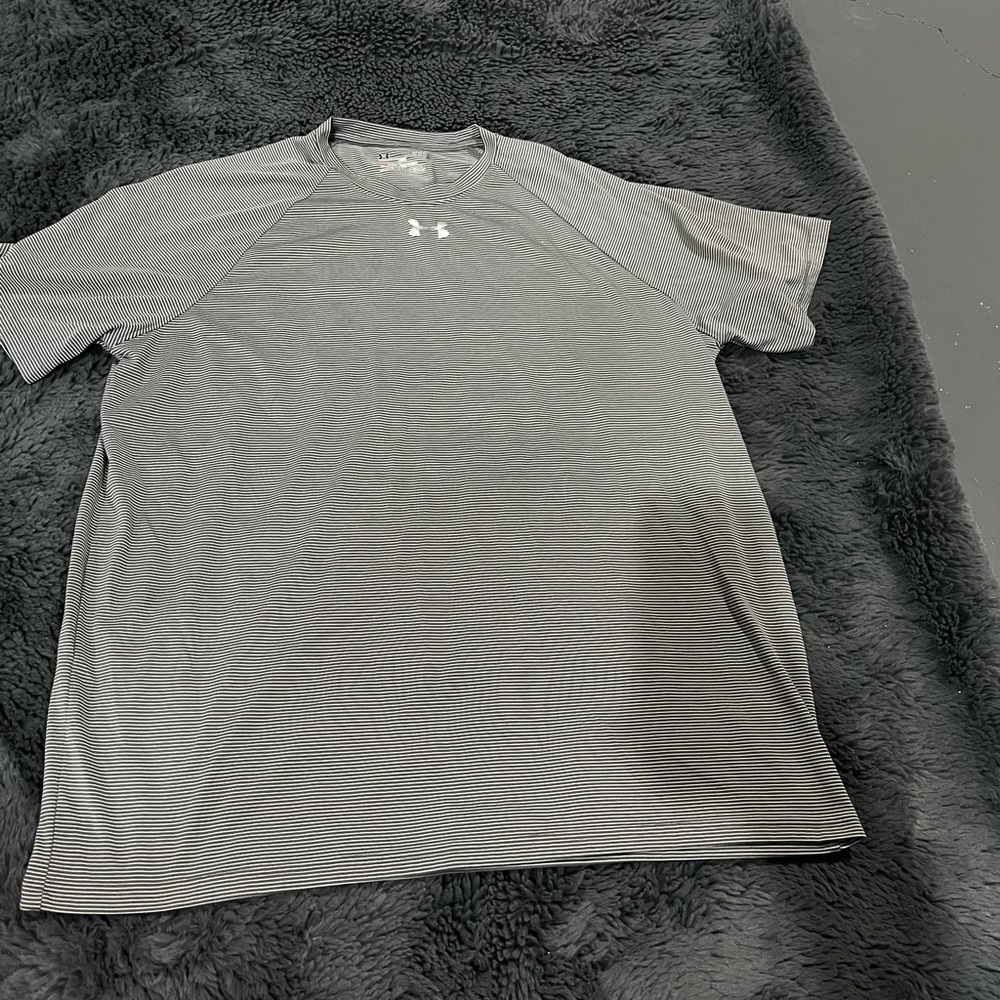 Under Armour Men's Gray Short Sleeve Tee
